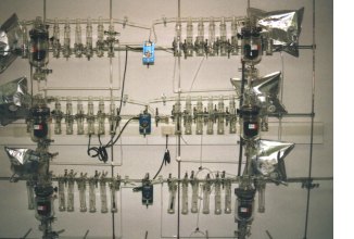 6 Reaktorlinien für ein Untersuchungsprogramm zur Dauerbeständigkeit von Dynagrout (zementfreie, Organosilan gebundene Dichtwandmasse)